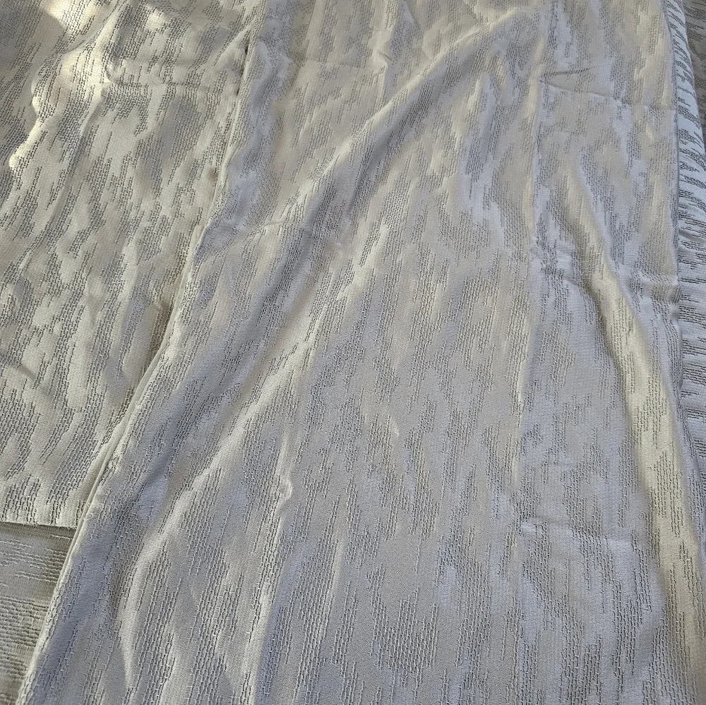 Vera Wang Illusion Grey Duvet Cover Set - King. New